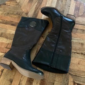 Bare traps  boots. W Size 8